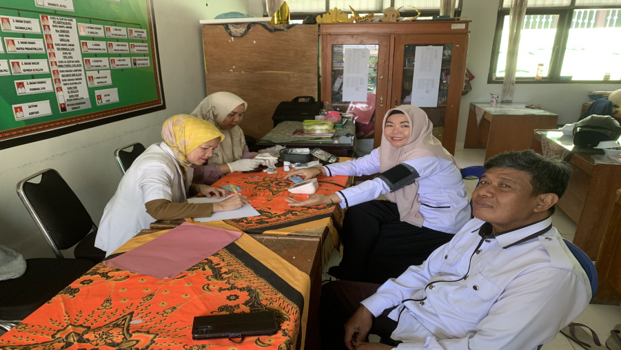 Sehat Bersama: Guru dan Staf TU MIN 2 Bandar Lampung Ikuti Pemeriksaan Gratis dari Puskesmas Kupang Kota