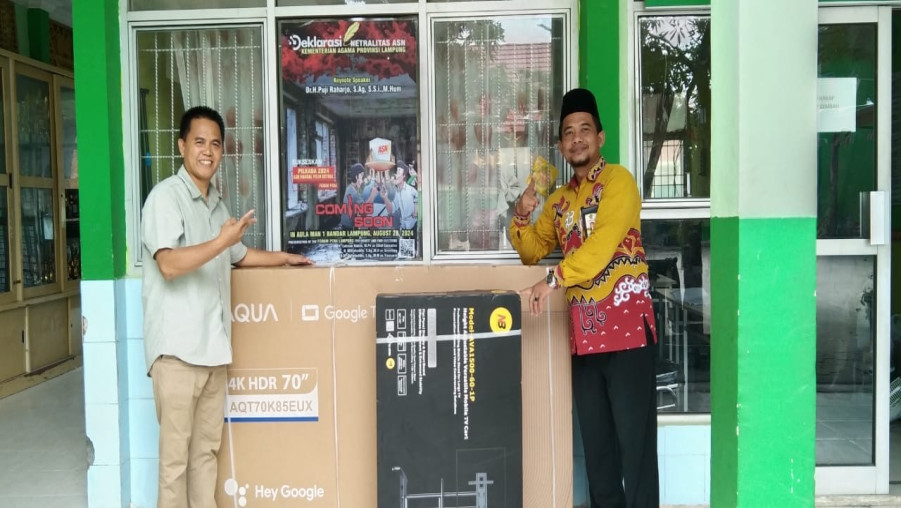 Perkuat Program Digitalisasi Madrasah, MIN 2 Bandar Lampung Tambah 1 Unit Smart TV 70”