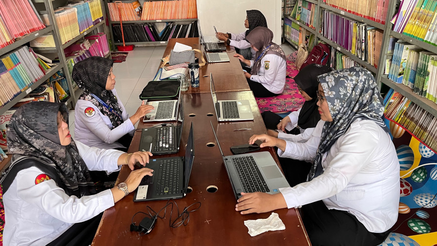 Semangat Ganda di MIN 2 Bandar Lampung: Siswa Jalankan PTS, Sebagian Guru Siap Hadapi AKGTK