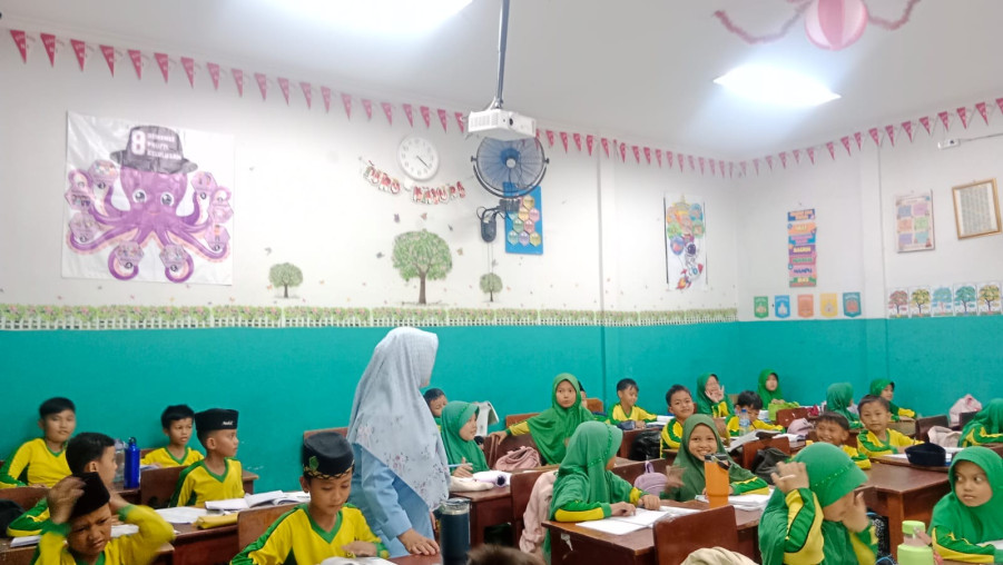 Cuaca Panas Melanda Bandar Lampung, MIN 2 Bandar Lampung Tingkatkan Fasilitas Kelas dengan Penambahan Sarana Penyejuk Udara