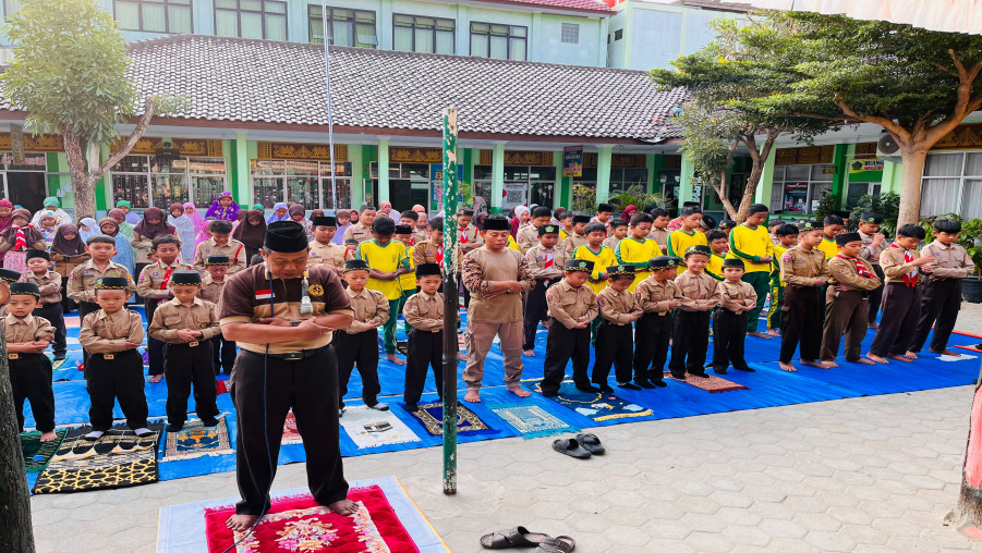 Membentuk Karakter Religius, Siswa MIN 2 Bandar Lampung Laksanakan Sholat Dhuha Bersama