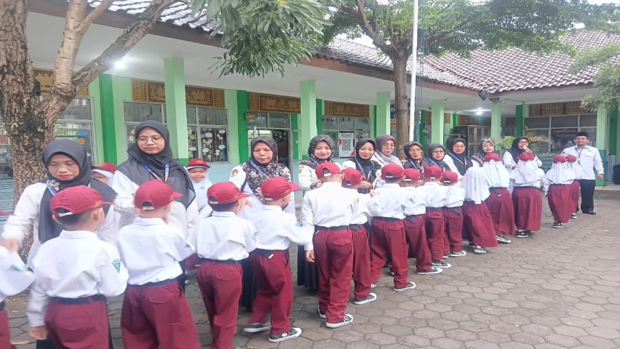 Senyum Fitri di Madrasah: Halal Bihalal dan Kembalinya Keceriaan Siswa MIN 2 Bandar Lampung Usai Libur Lebaran