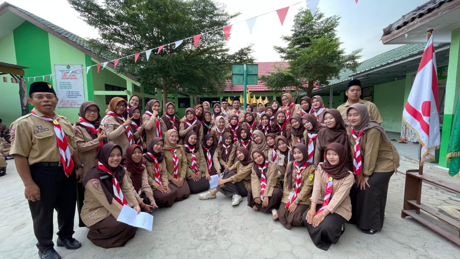 Semangat Persami MIN 2 Bandar Lampung, Kepala Madrasah Pimpin Upacara Pembukaan