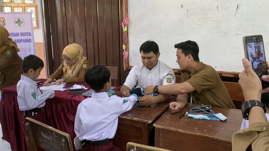 Perdana, MBG dan PKG di MIN 2 Bandar Lampung Berjalan Sukses