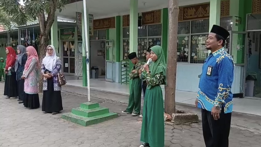 Kamis Beradat: MIN 2 Bandar Lampung Budayakan Bahasa Lampung dalam Interaksi Madrasah