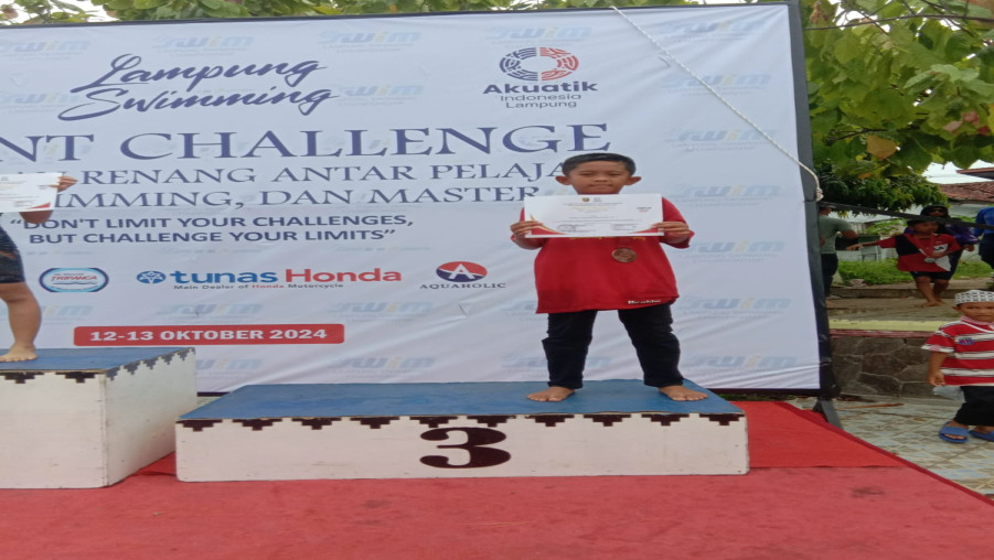 Alhamdulillah, Ibrahim Siswa Kelas 4 Ruqayyah Curi Perhatian! Raih Medali Perunggu di 'Lampung Swimming'