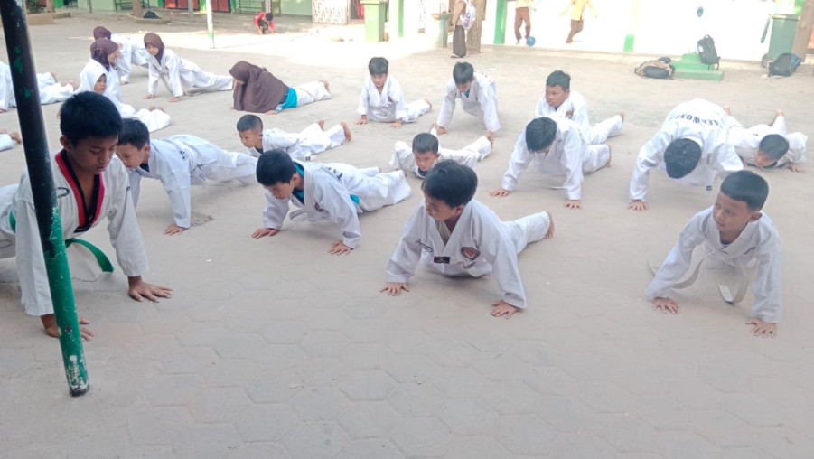Latihan Rutin Taekwondo Cetak Generasi Disiplin dan Tangguh di MIN 2 Bandar Lampung